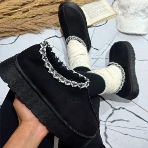 چرا بوت UGG کوتاه لژدار، انتخاب اول استایل زمستانی شماست؟