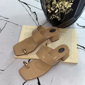 صندل پشتی تک‌بند ورنی Me Shoes رکورد فروش تابستان ۲۰۲۵ را شکست